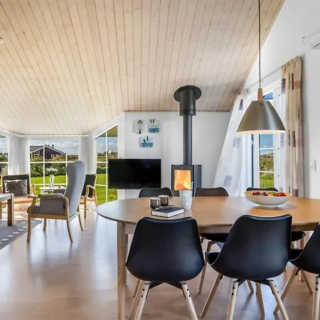 Semesterbostad Winona - 600m From The Sea By Interhome
